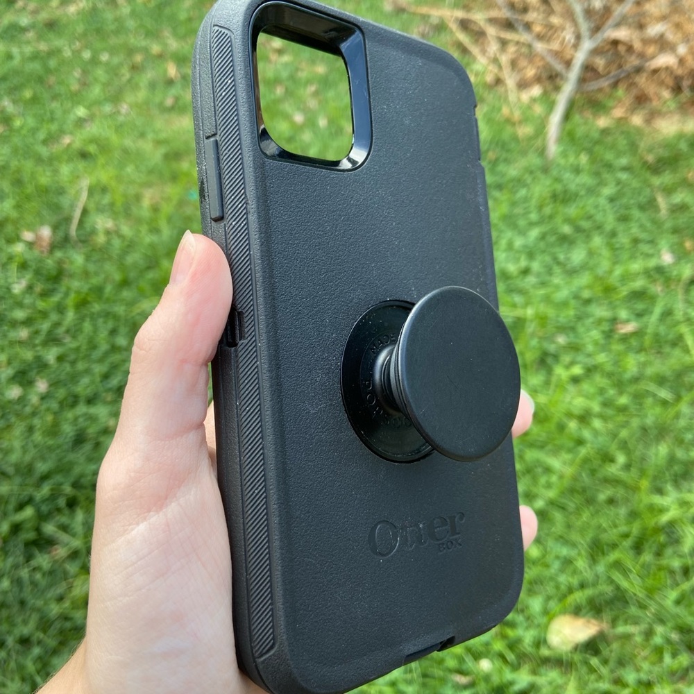 Black iPhone 11 OtterBox x PopSocket Phone Case